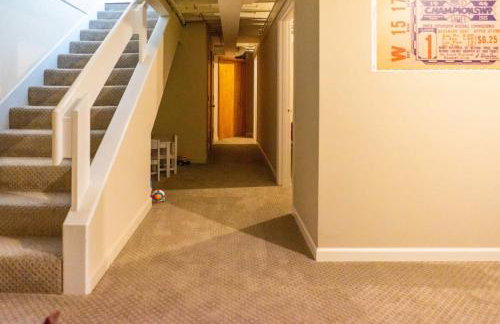Cozy & Modern Soulard 4BR & Game Room ABODEbucks - Foto 30