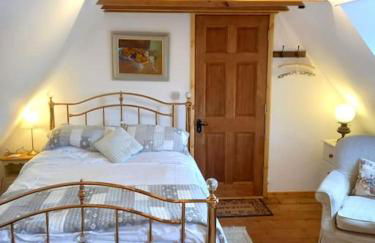 Rustic Retreat Guest Lodge - Photo 1