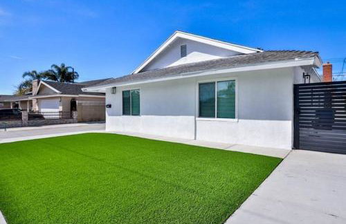 H&H New Built 2023 Hidden Gem Heart of OC 3 Queen Beds - Foto 49