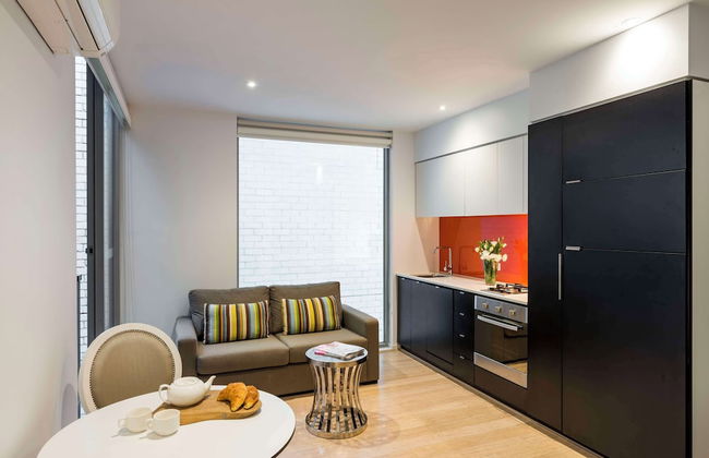 Oaks Melbourne South Yarra Suites - Photo 11