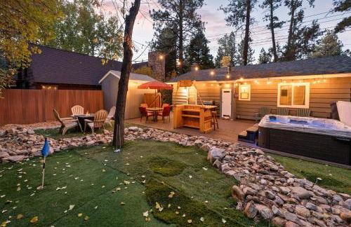 Tranquil Retreat with Fenced Backyard, Hot tub & Bar - Foto 28