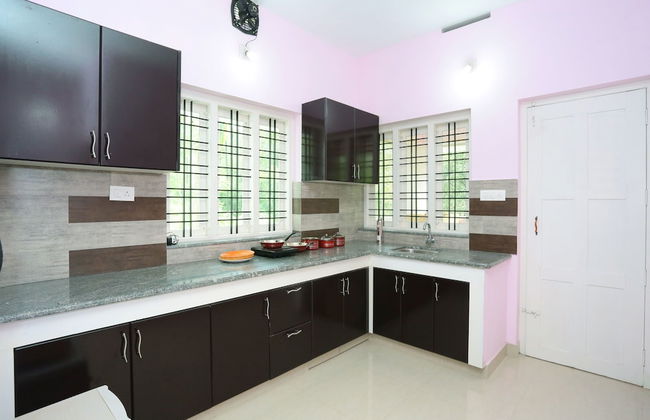 OYO 15916 Home Cozy 2BHK Kalpetta - Foto 16