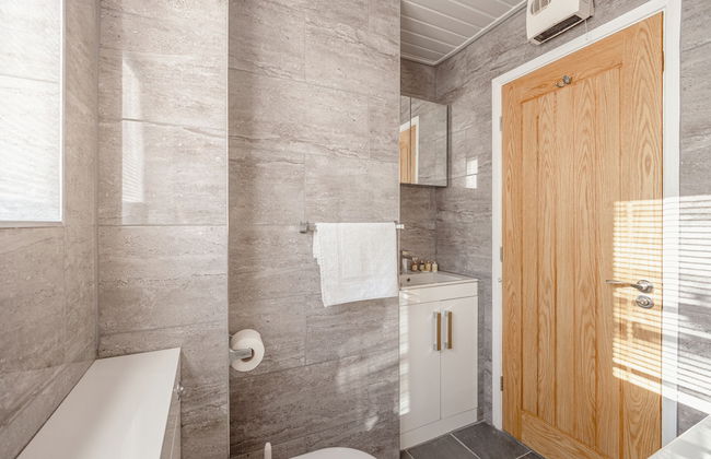 Luxury 2 Bed Room Lake View Apt Bowness Parking - Foto 21