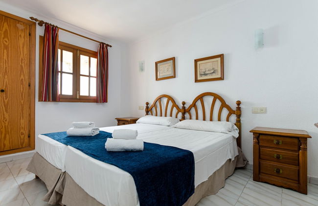 Sol y Mar Apartments - Photo 7