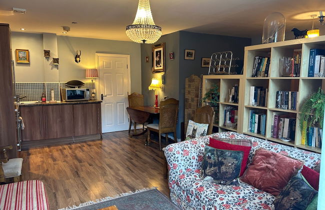 Studio - Sleeps 2 - Pets - Terrace - Parking - Photo 6