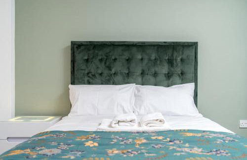 Stunning 3 Bedroom Flat, with Parking, Sleeps Six, Near Greenwich Park - Foto 17