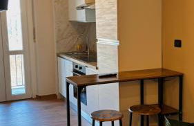 Caldo bilocale con metro sotto casa - Foto 9