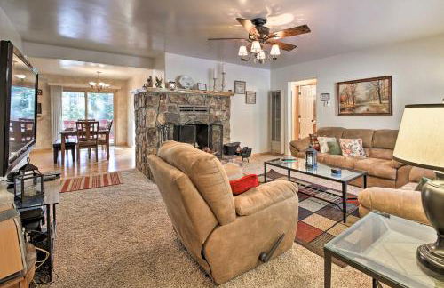 Walk to Lake Rustic Home with Deck in Fawnskin - Foto 6