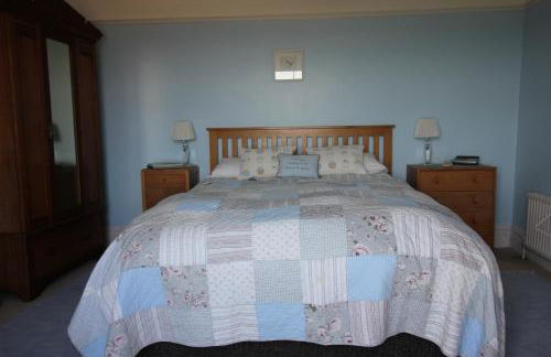 Spacious seaside family house in Aberdaron with large garden and stunning sea views - Photo 2