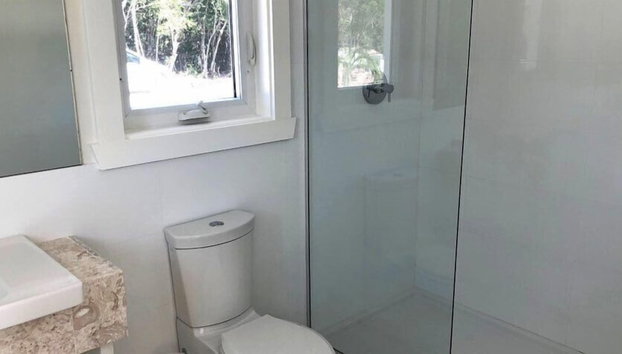 Oceanfront Haven: Elegant Estate With Private Deck - Foto 5, Baño