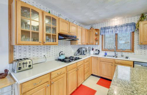 Boat, Grill and Unwind Lakefront Cayuga Home! - Foto 11