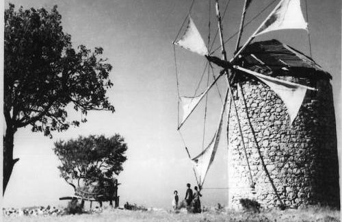 Anemomilos Villa - Photo 2