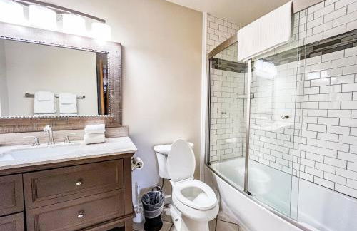 Lakefront Home Near Wisp with Great Location Dock Slip Hot Tub - Foto 29