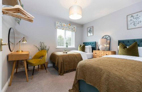 Pass the Keys 4-Bed Home with Garden Parking Near Durham - Foto 16