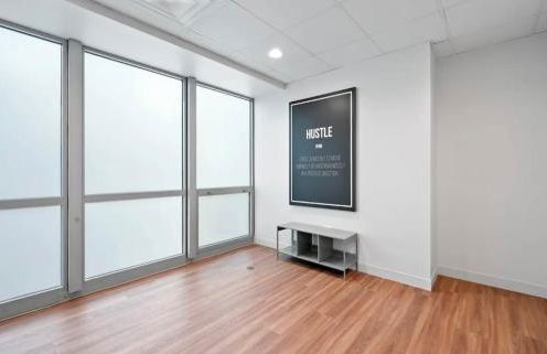 Cozy 2 bedroom condo by lakeshore - Foto 38