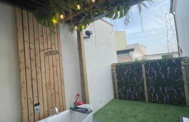 The Jungle Apartment - by Coastline Retreats - Jungle Themed Garden Apartment - Outdoor Bath - Next to Seafront - Childrens Toys - Superfast Wifi - Netflix - Disney - Foto 23