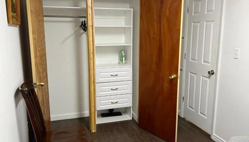 Comfortable residence in Everett - Photo 4, wardrobe
