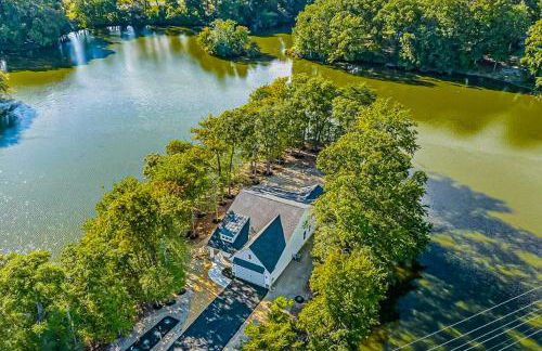 Dock, Game Room! Riverfront Retreat in Seaford - Foto 4