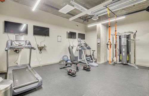 By Seaport Village and Navy Base! Chic Condo with Pool - Foto 29