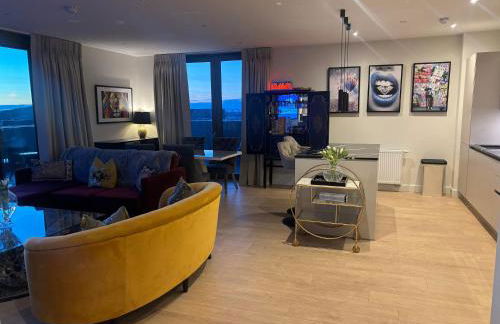 Stunning and central three bedroom Penthouse with roof terrace - Photo 18