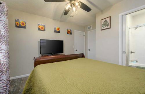 Hook, Line and Leisure Lakefront Gem with Porch! - Foto 25