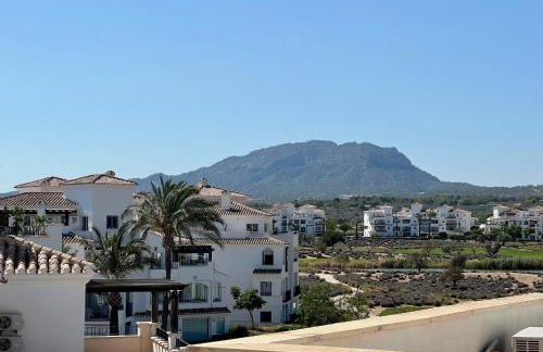 Stunning apartment with overflow pool and golf view - Foto 32