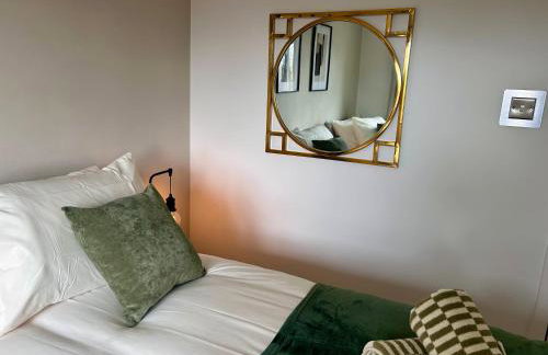 Brand New 2 Bed House - Sleeps 4 - Free Parking - Near HS2 & Drayton Manor - Foto 19