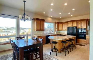 Luxury home w a View- biking and hiking near - Foto 3