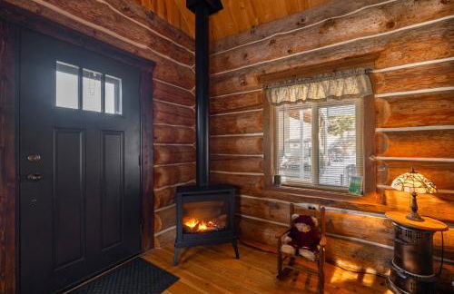 Quiet Log Cabin • Gazebo • Near River & Trails - Foto 2