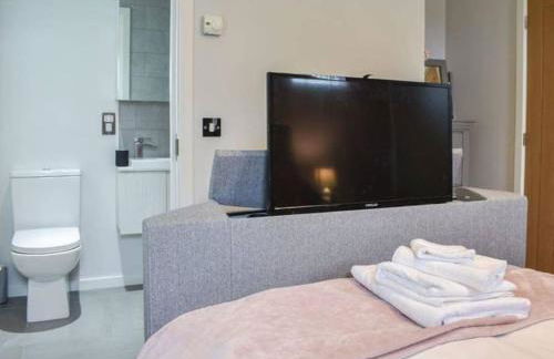 Gorstage Meadows Luxury 2 Bedroom Lodge in Rural Cheshire - Photo 21