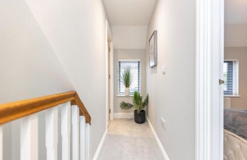 New, modern 4 bed, 3 bath house ,free parking - Foto 21