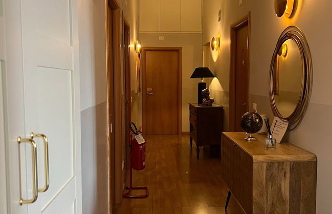 Bon Ton Design Rooms by DOT Suites - Photo 23