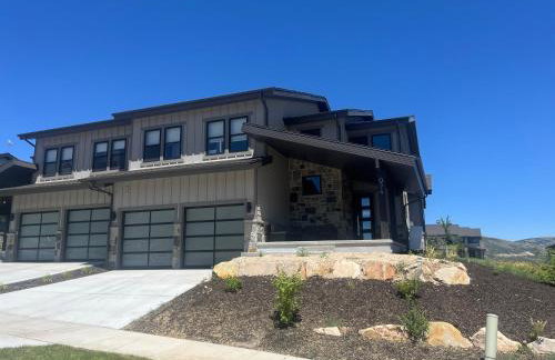 4 bd Ski Villa with Hot Tub and Bunk Room by lake! - Foto 1