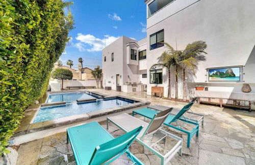 Coastal Paradise . Steps to the beach . Pool . Hot Tub - Foto 1