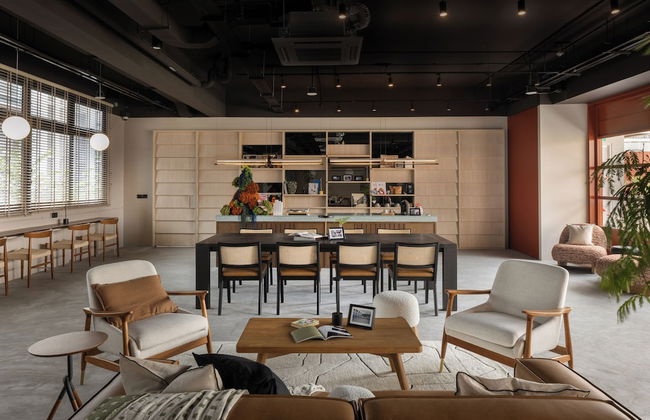 Alma House - Photo 1