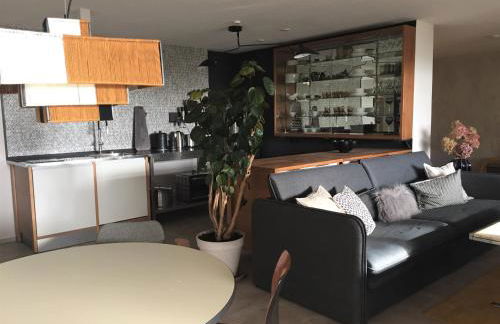 Exklusiver Souterrain - zentral, ruhig mit großer Terrasse, Bergblick und privaten Sauna zzgl - Photo 1