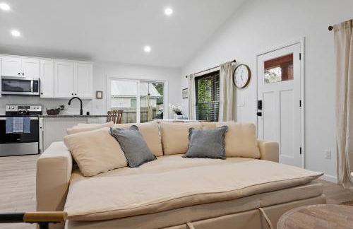 Cozy Coastal Cottage Minutes to Beach and Downtown - Foto 11