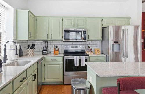 Sparkling Pool Hot Tub Game Room Kids Area - Foto 8