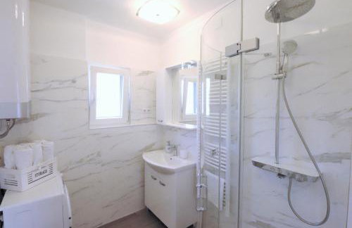 Villa Mendula Trogir - Luxury villa by the beach - heated pool - lush green garden - Photo 62