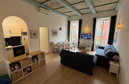 2 Bedrooms Appartement In Central Location on the famous Place Massena Nice - Photo 1