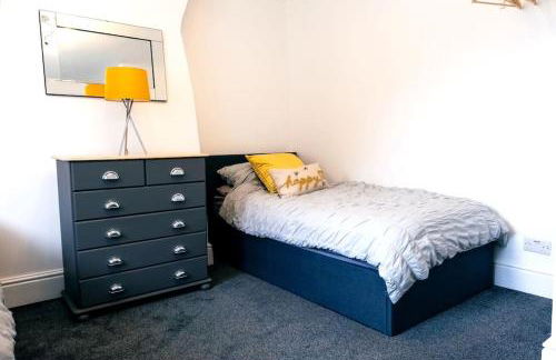 4 bedroom - Sleep 9 home in Cheadle Staffordshire - Alton towers Polar Express Dimmingsdale Peak District Trentham Gardens Water World - Foto 27