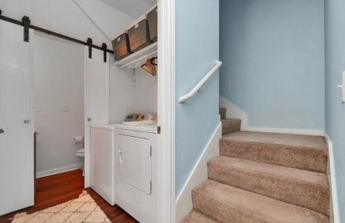 Summer Bliss 3BR Home, Walk to Beach Master Suite Sleeps 9 - Foto 36