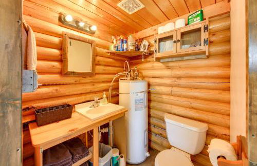 Cozy Farm Cabin - 9 Mi to Trout Creek! - Foto 14