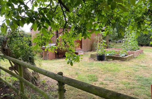 Cabin Sleeps 4 with Garden & Free Parking - Foto 8