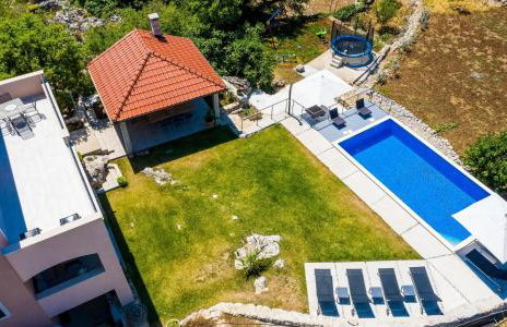 Villa Majkovica - 4 Bedroom Villa with Private Pool & En-Suite Bathrooms & Parking - Photo 77