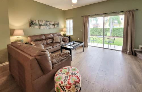 Family Getaway Townhome at Lake Berkley 15min to Disney - Foto 12