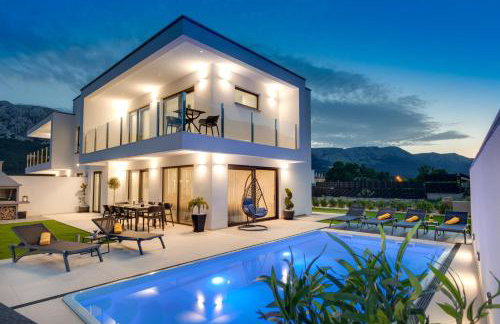 Villa Supernus II with Heated Pool - Photo 37