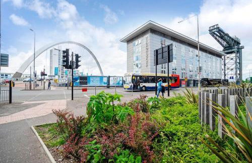 Luxury Huge Modern Open Plan 2Bedroom Flat - Free Private Parking & Balcony located at the OVO Hydro and SEC Centre - Foto 21