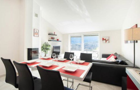 Three-Bedroom Apartment In Ostrvica - Photo 27