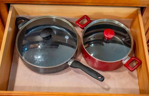 Peaceful Family Home with 3 Bedrooms and 2 Bathrooms - Photo 23